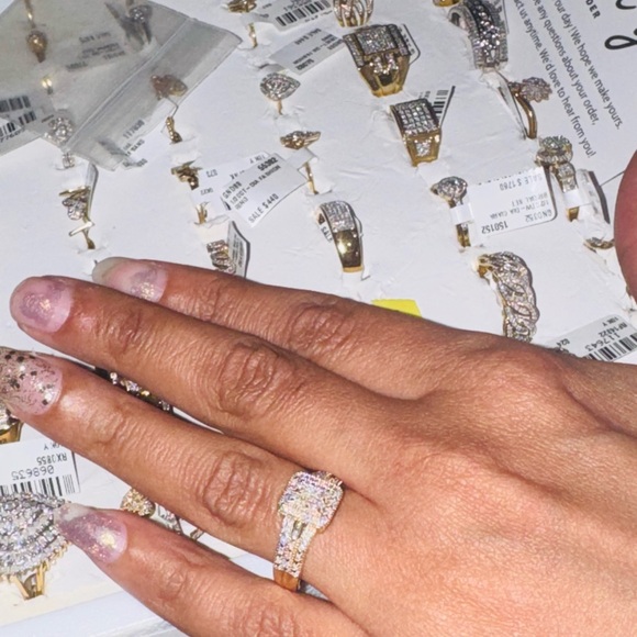 Jewelry - Best selling 10k Gold REAL DIAMOND Beautiful ring